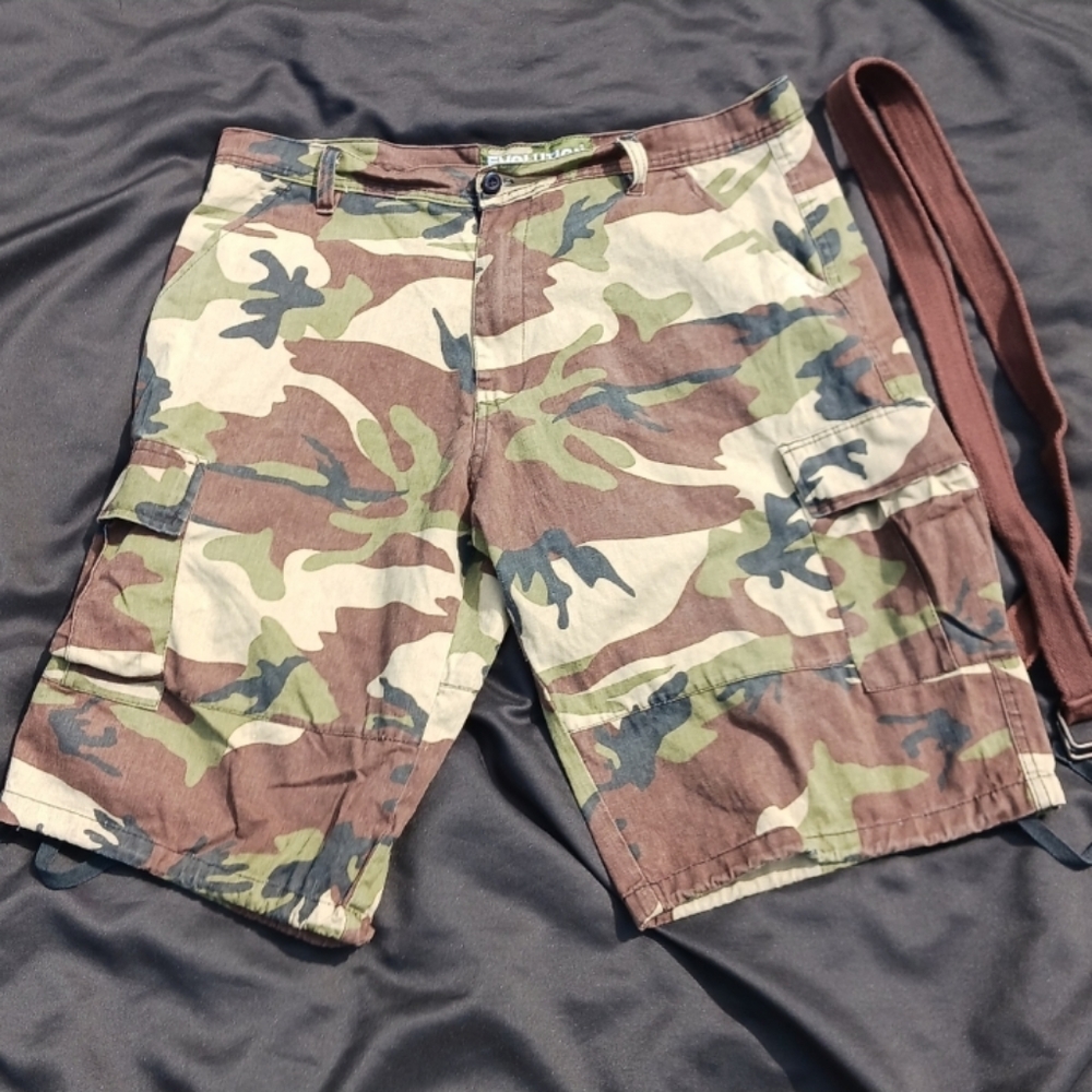 Evolution Camouflage Cargo Shorts with belt Size 38